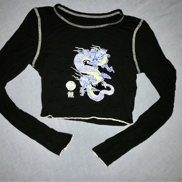 Black Long Sleeve Crop Top with Dragon Design - Picture 3 of 6
